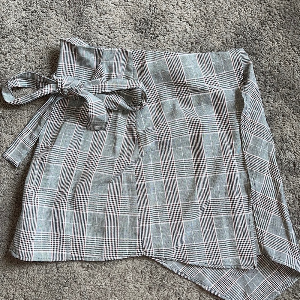Like new, hardly worn grey skirt